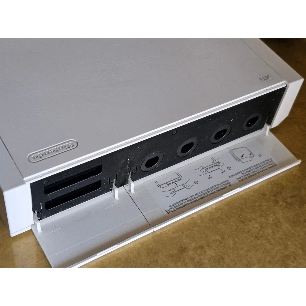 Nintendo Wii Console RVL-001 White Bundle with 2 Games Remote Nunchuk Cables - Picture 10 of 11